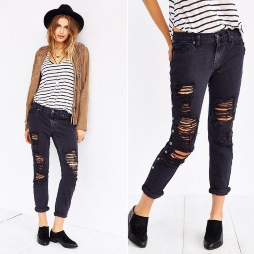 Urban Oufitters BDG Slim Boyfriend Jeans Studded Destroyed Distressed